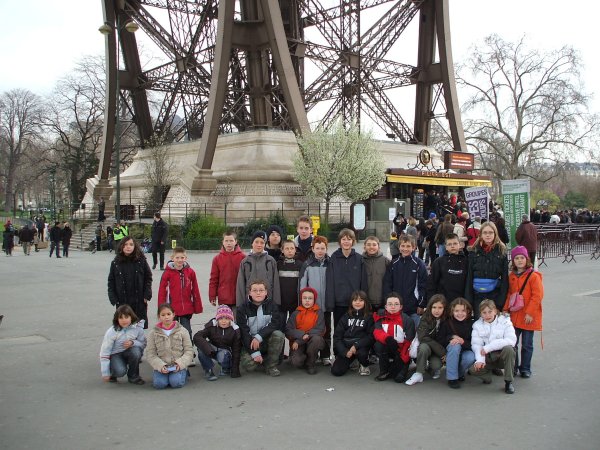 Sous la Tour Eiffel