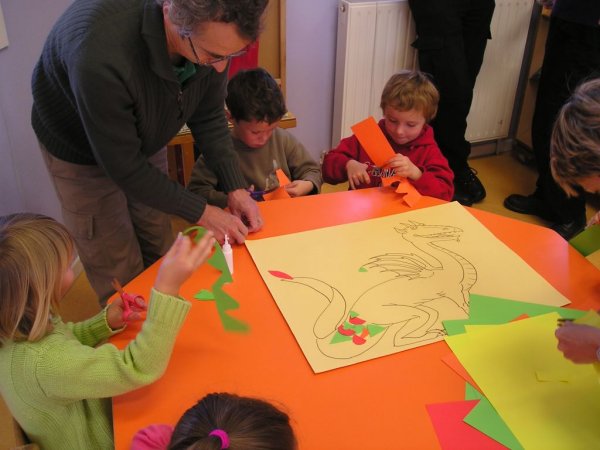 Philippe Mignon et les élèves de l'école maternelle de Frasne