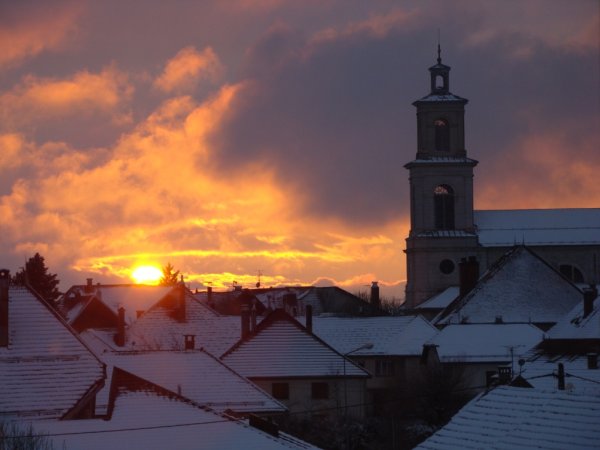 Coucher de soleil sur Frasne le 16 décembre 2007.