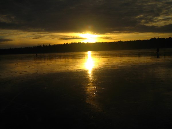 Coucher de doleil sur l'étang de Frasne le 16 décembre 2007.