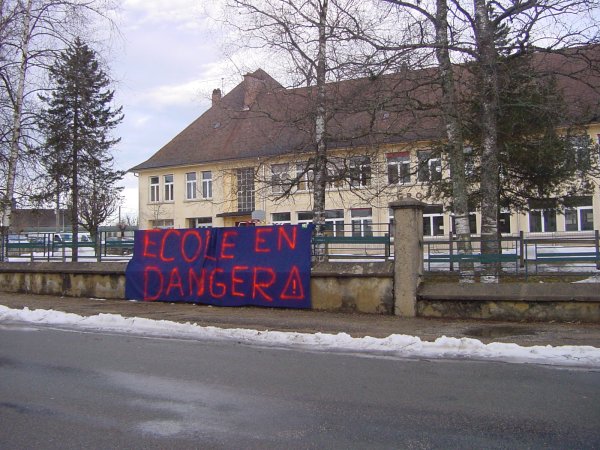 Des photos de la manifestation du 4 février 2009 contre la suppression des RASED dans l'Éducation nationale.