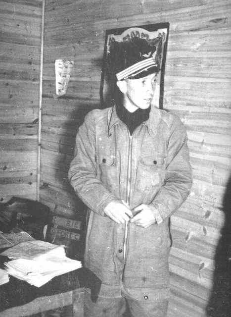 Le capitaine Accart à son bureau de Saint-Dizier en 1940