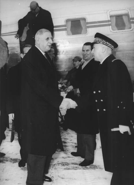 Accueil du général de Gaulle à Lahr (Allemagne) en 1960 par le général Accart